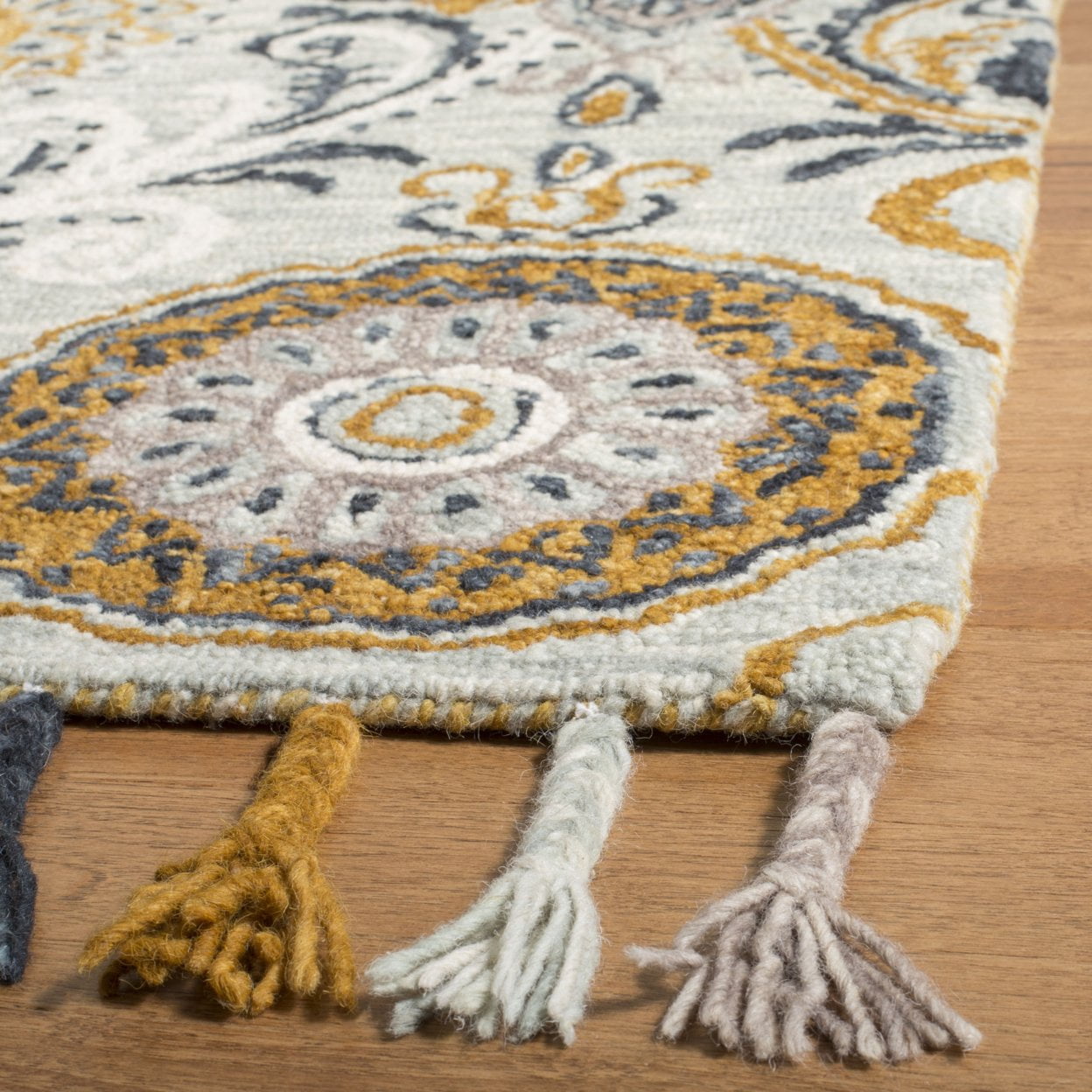 SAFAVIEH Suzani Bayon Floral Wool Area Rug, Light Green/Ivory, 5' x 8'