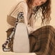 thumbnail image 3 of 5218 Bolso Pecho Pu Texturizado para Mujer Bolso Hombro Tipo Bandolera Bolso Pecho Con Correa Guitarra (Beige) Beige, 3 of 7