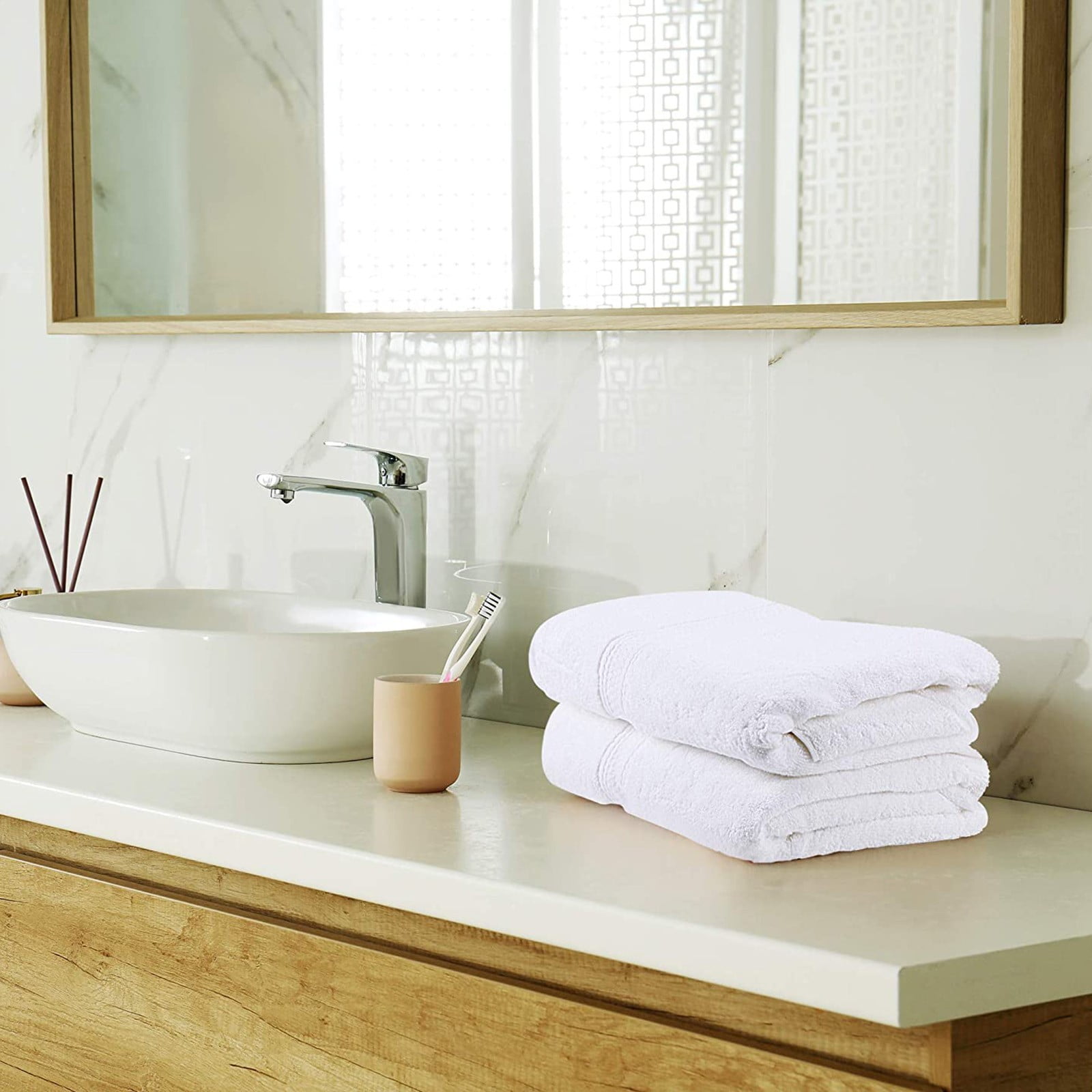 Njshnmn Bath Towels Bulk Set, White Classic Cotton Bathroom Towels - Large 15.7x27.5 Towels for Bathroom, 6 Pack