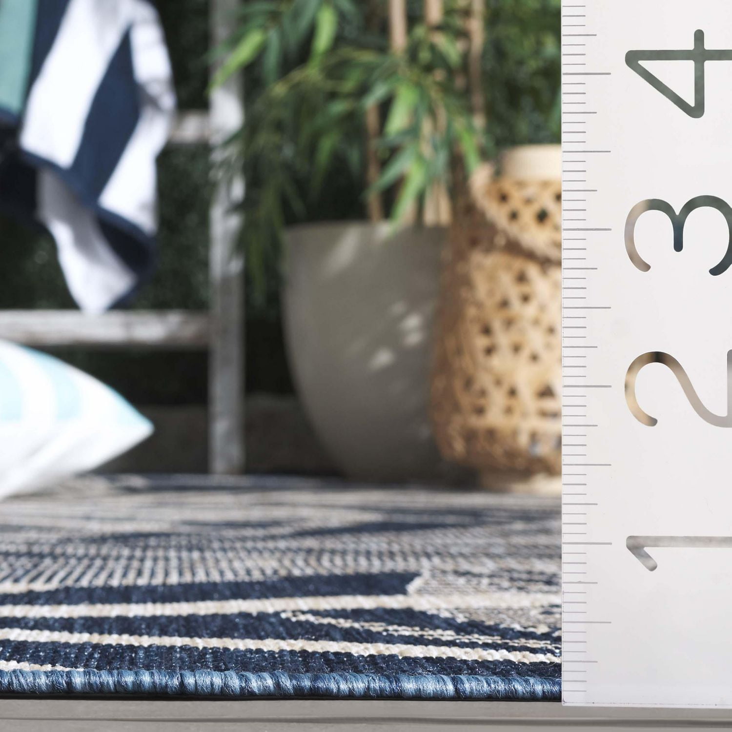 SAFAVIEH Beach House Kaeden Botanical Indoor/Outdoor Area Rug