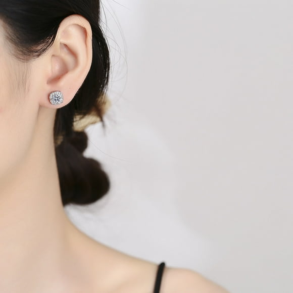 5MM D Color VVS1 Clarity Moissanite Diamond Stud Earrings for Women. Crafted in Hypoallergenic 925 Sterling Silver, with GRA Certification. A Luxurious Jewelry Gift.