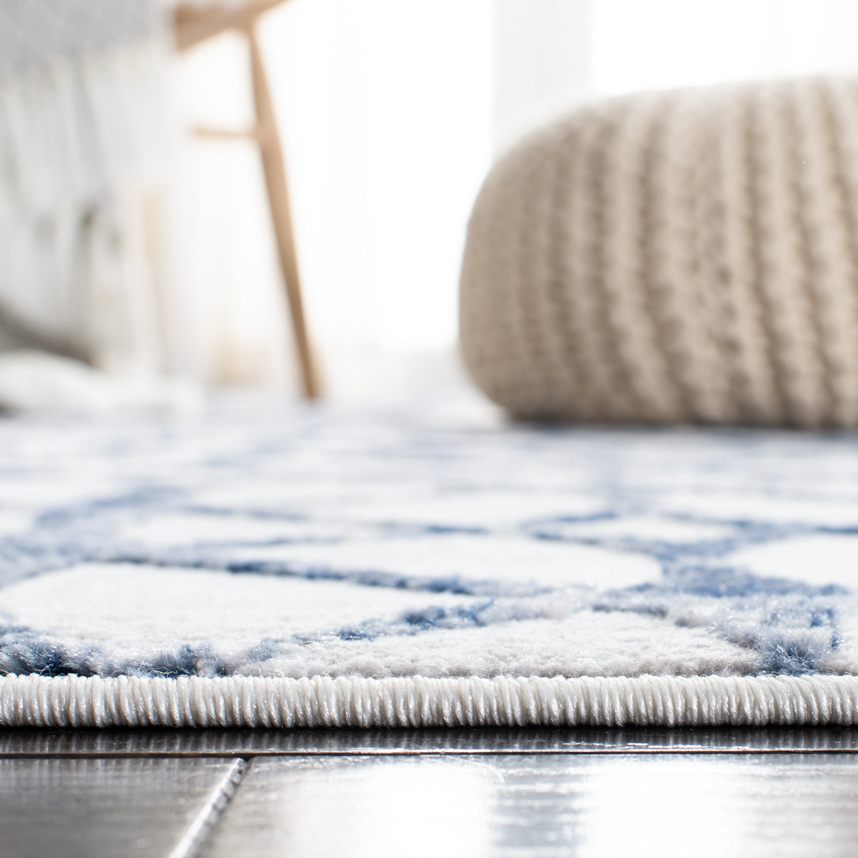 SAFAVIEH Amelia Floella Geometric Runner Rug, Gray/Navy, 2'2" x 6'