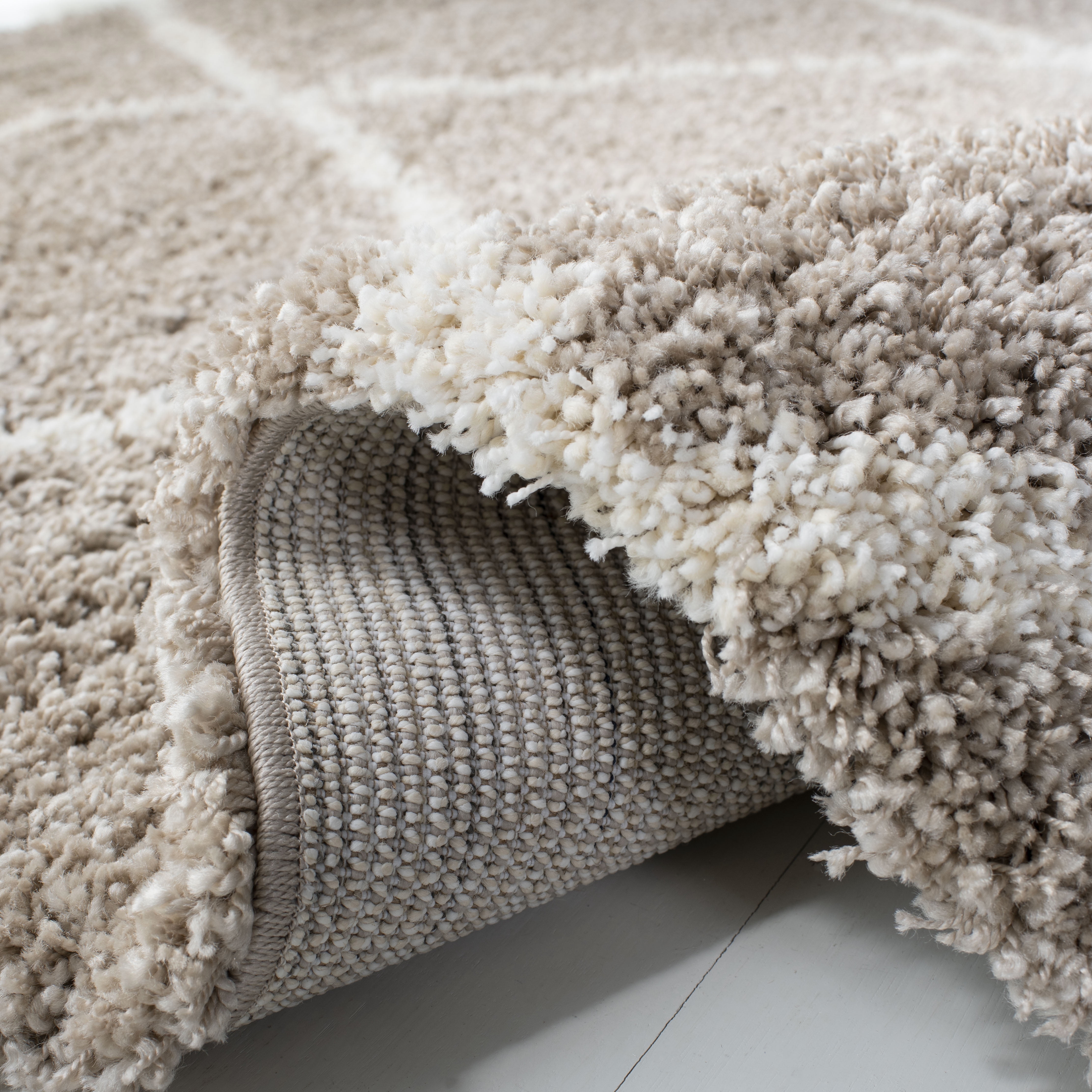 SAFAVIEH Hudson Amias Plush Geometric Shag Runner Rug, Beige/Ivory, 2'3" x 22'