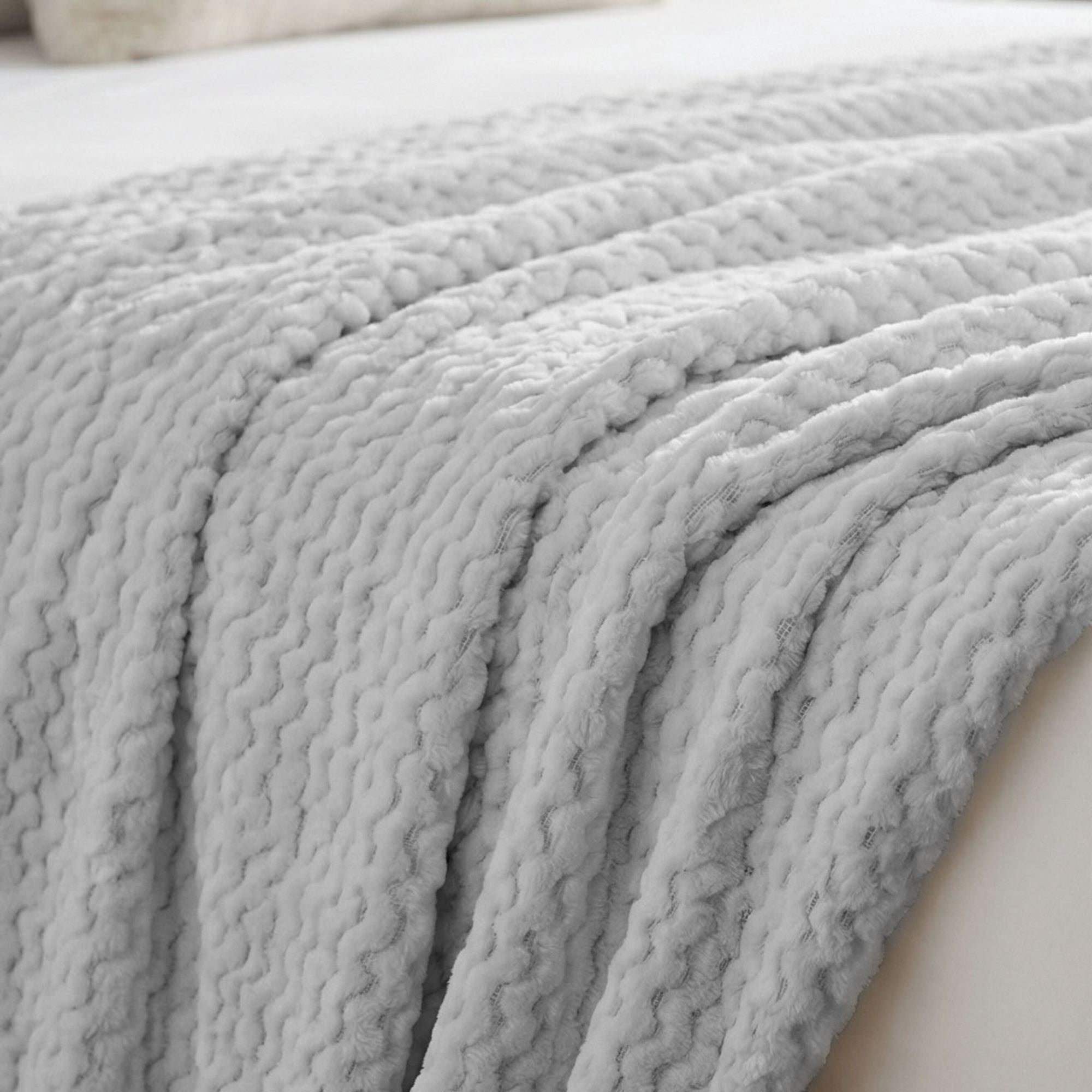 Superior Lily Pebbled Fluffy Fleece Blanket, King Size, Platinum