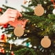 thumbnail image 4 of Bolas de Navidad Flocadas, Adornos para Árbol de Navidad, Bolas de Plástico, Adornos Colgantes Decorativos de Navidad, Decoración para Árbol de Navidad, 4 of 5