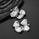 thumbnail image 2 of Exquisita forma de hoja de Ginkgo cuelga pendientes de aleación para mujer y mujer (plata), 2 of 5