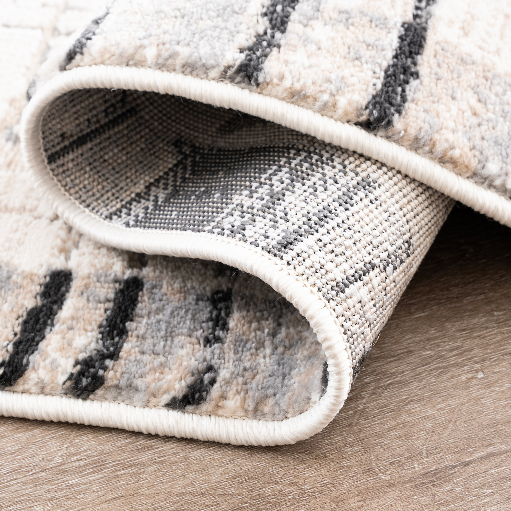 Alpha Contemporary 5' x 7' Beige and Black Polyester Indoor Area Rug