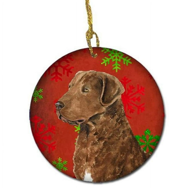 Carolines Treasures SS4738-CO1 Chesapeake Bay Retriever Flocons de Neige Rouges Ornement en Céramique de Noël
