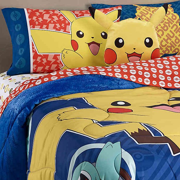 POKEMON PIKACHU REVERSIBLE TWIN/FULL COMFORTER