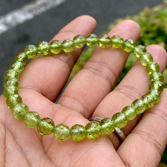 Natural Peridot 6mm Round Shape Faceted Cut Beads Stretchable Bracelet for Men & Women.