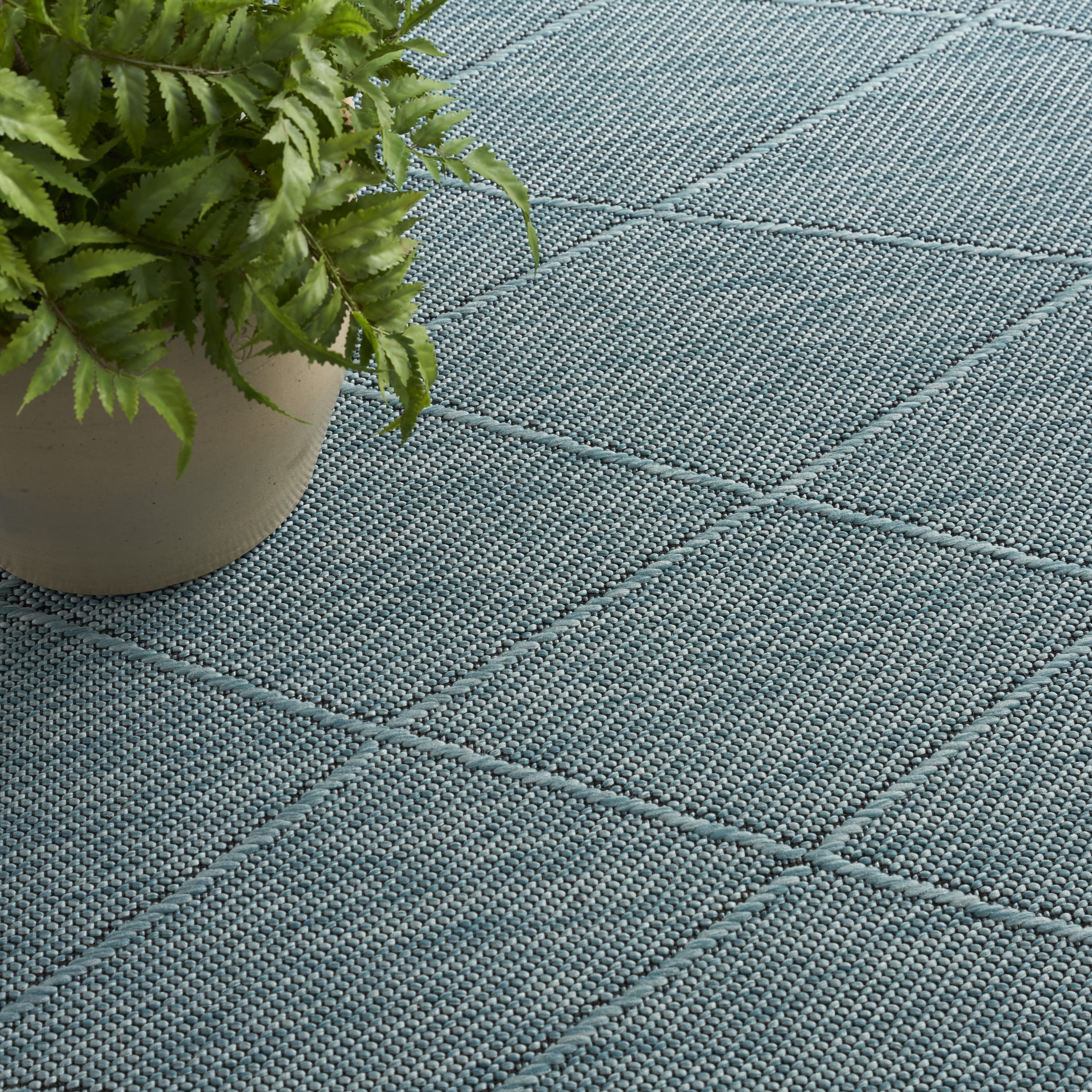 Nourison Washable Solutions Indoor/Outdoor Aqua 6' x 9' Area Rug (6x9)