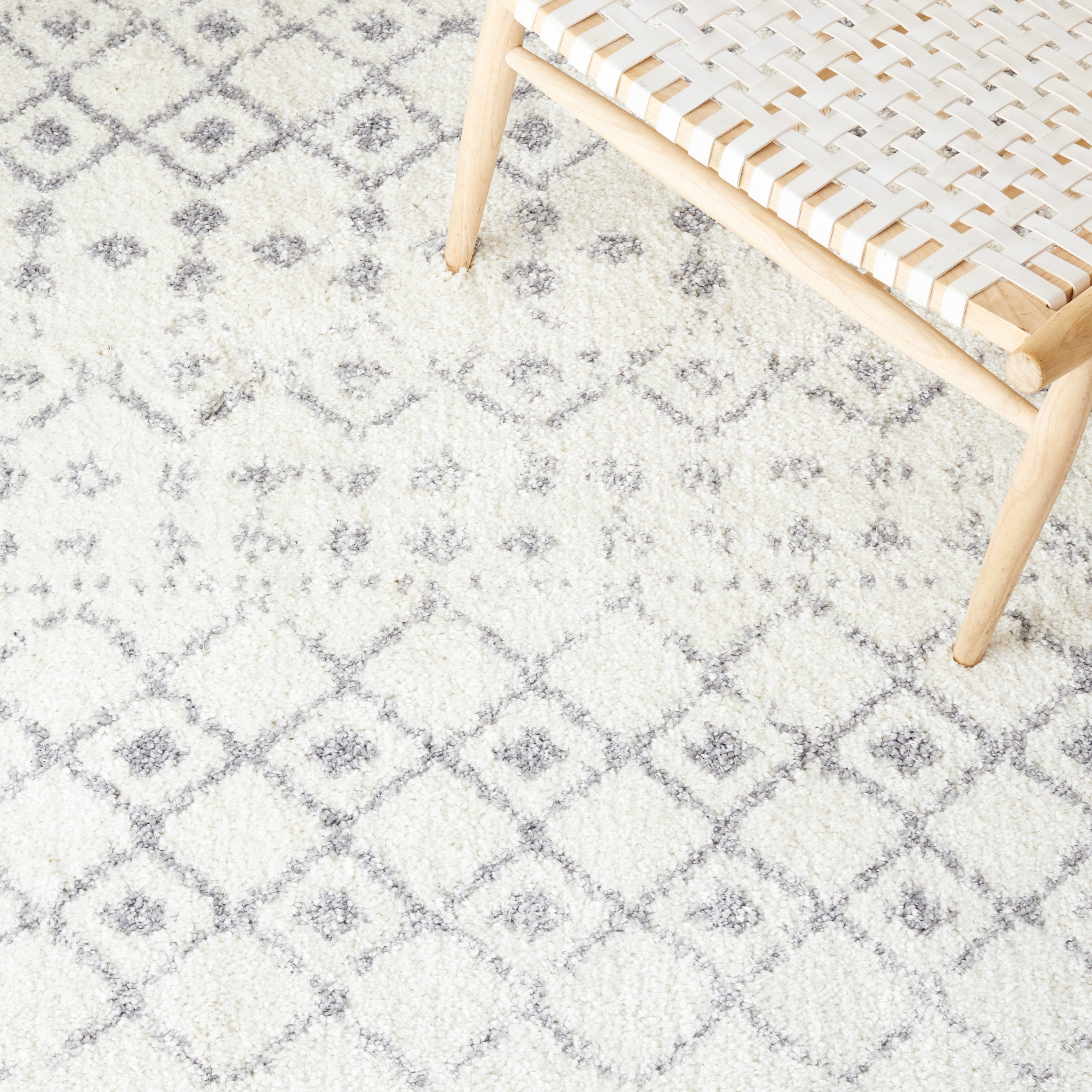 SAFAVIEH Berber Fringe Vinal Aztec Shag Area Rug, Ivory/Gray, 8' x 10'