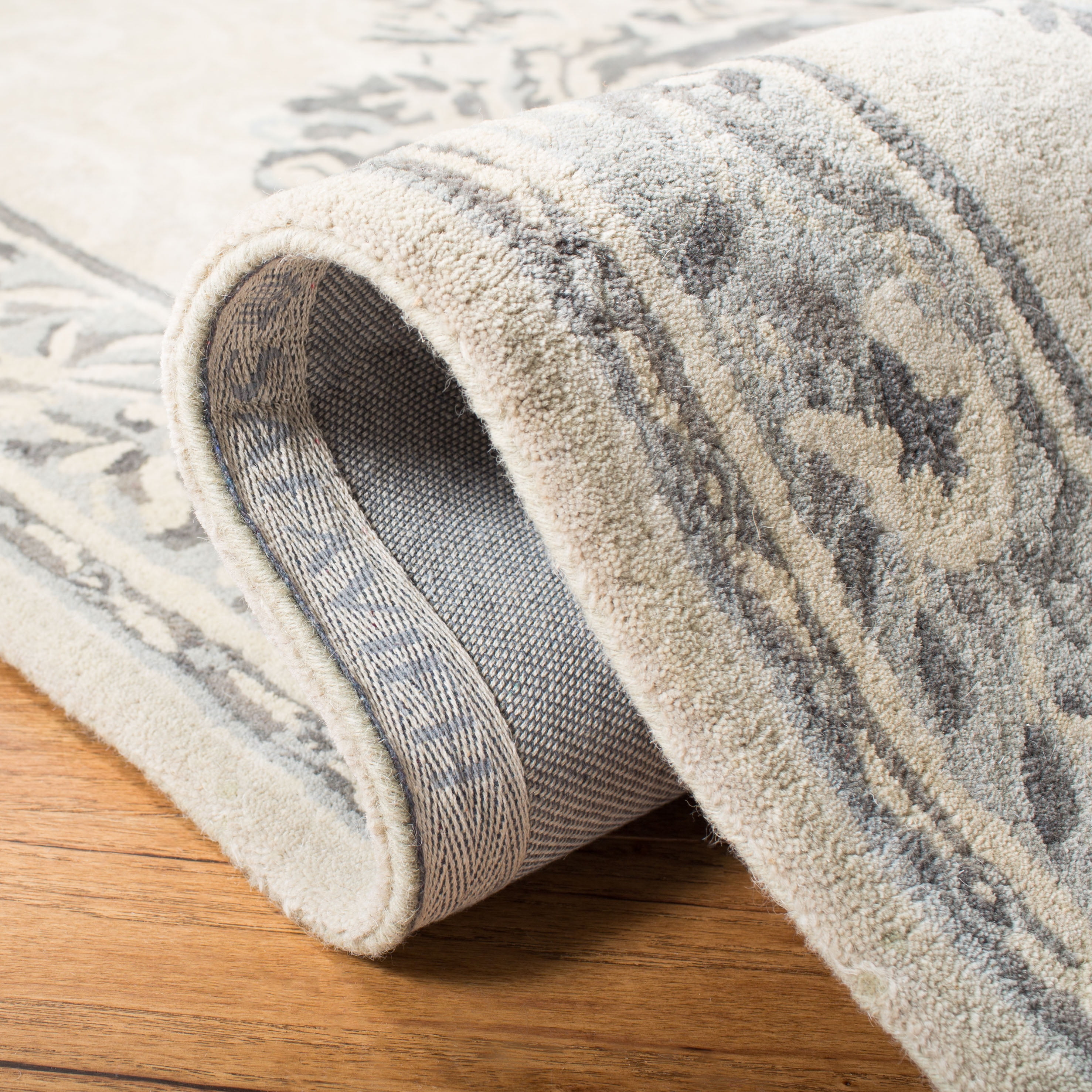 Safavieh Empire Bethanie Oriental Wool Area Rug, Beige/Light Gray, 3'6" x 3'6" Round