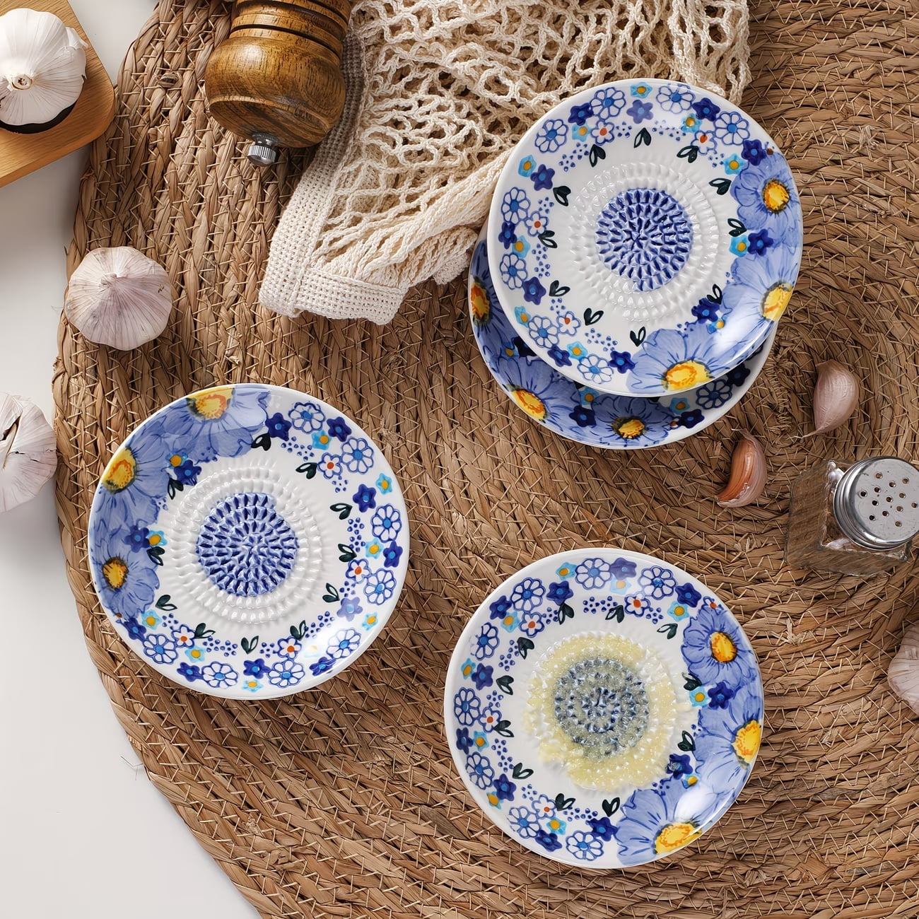 Elegant Blue Floral Ceramic Garlic Grinder - Manual Garlic Masher for Home Use, Perfect for Garlic Paste, Ginger, Fruits & Vegetables