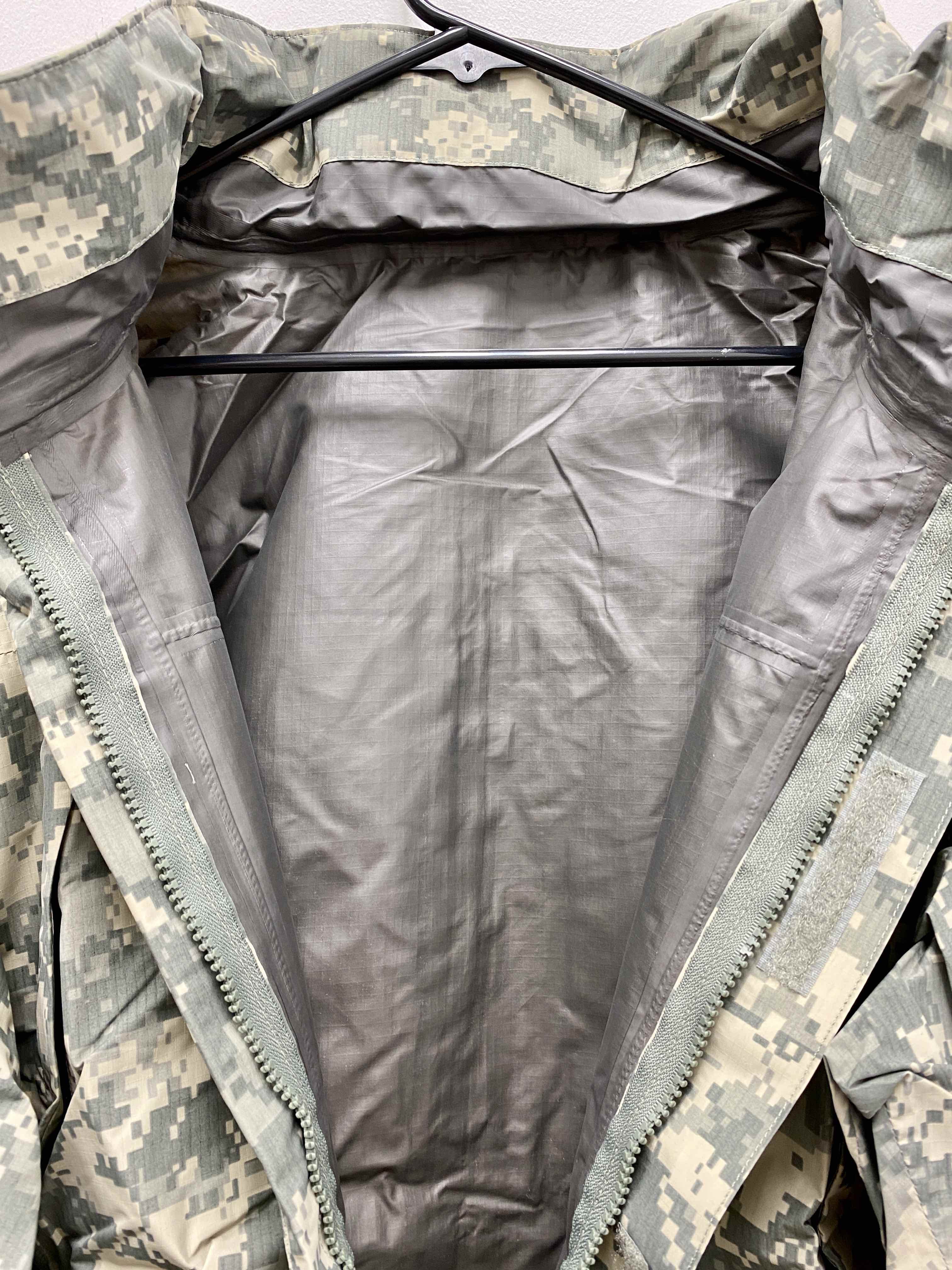 New Us Army Issue Ecwcs Gen III Level 6 Gore Tex Acu Digital Extreme  Cold/Wet Weather Jacket - Medium Long.