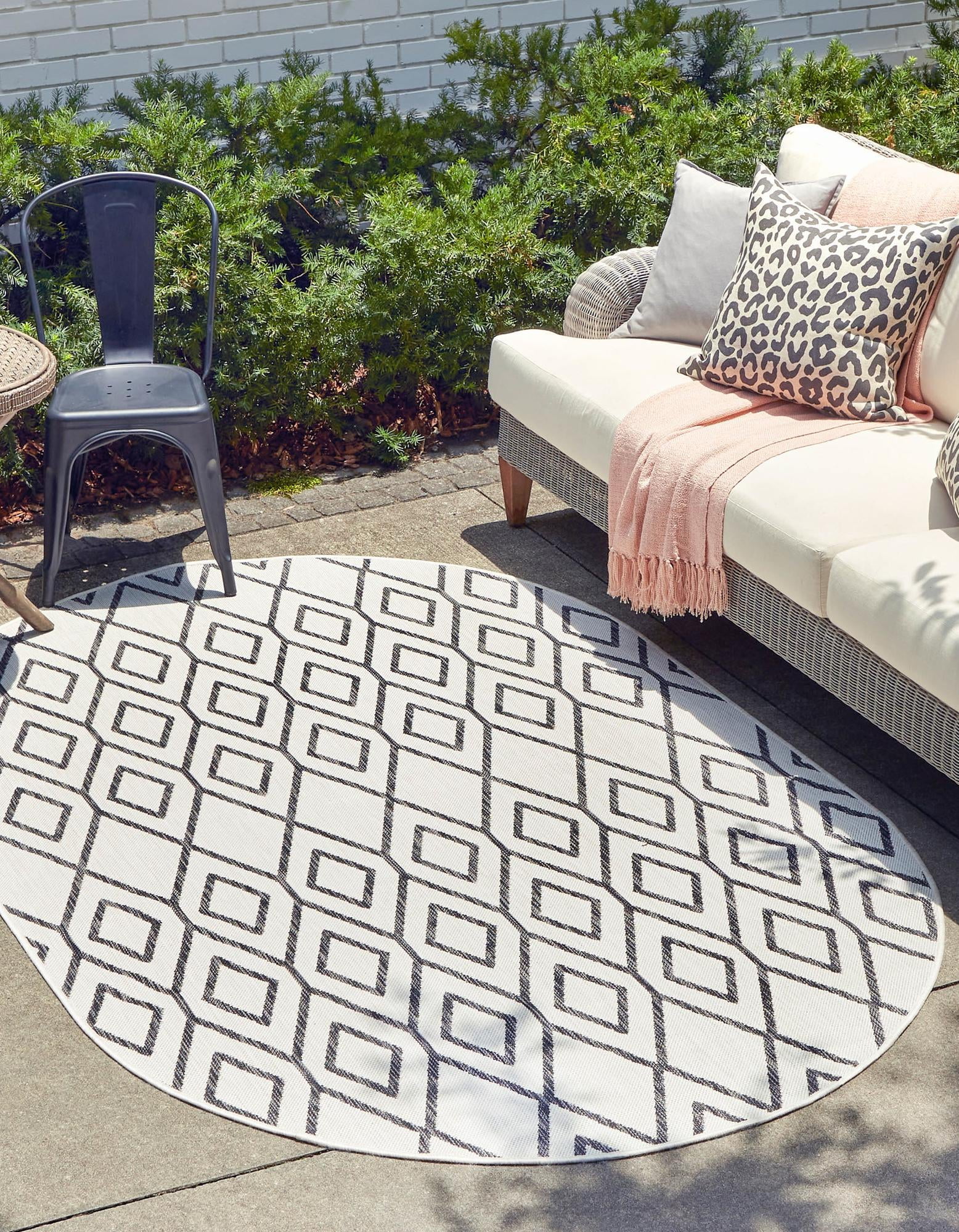 Ivory Geometric Flat Woven 8' x 10' Outdoor Rug