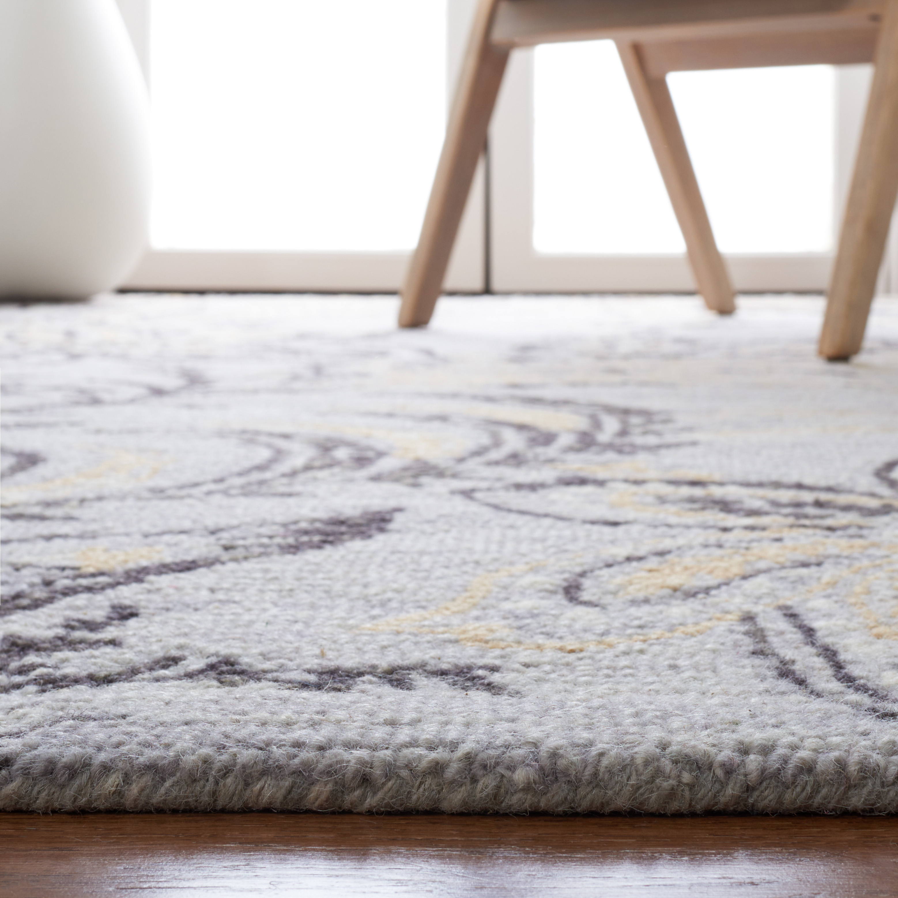 Safavieh  Handmade Blossom Yael Wool Rug 6' x 6' Round 6' Round Indoor, Handmade Living Room, Bedroom, Dining Room Round