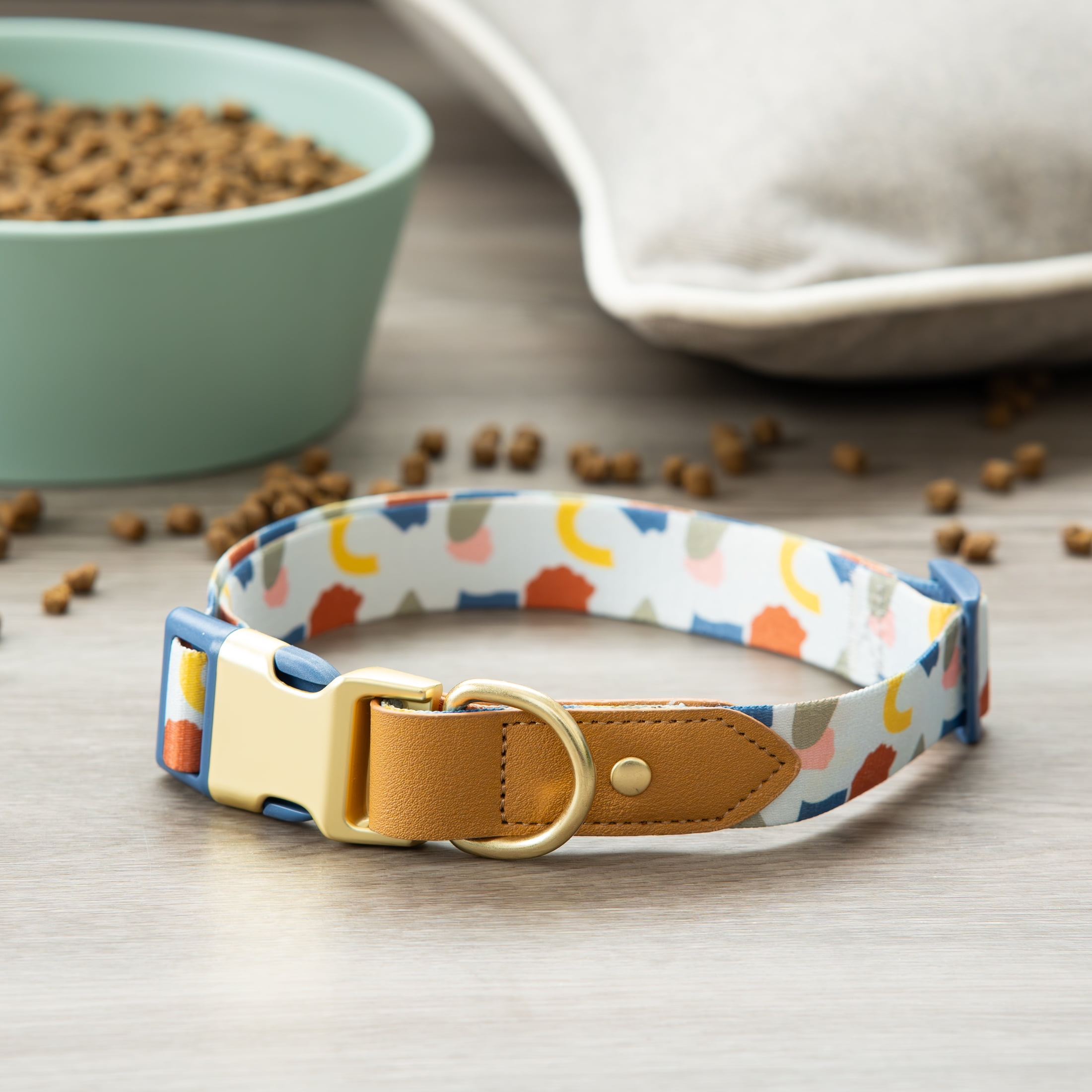 Vibrant Life Dog Collars, Abstract Shapes Fashion Pet Collar, Multicolored, Medium