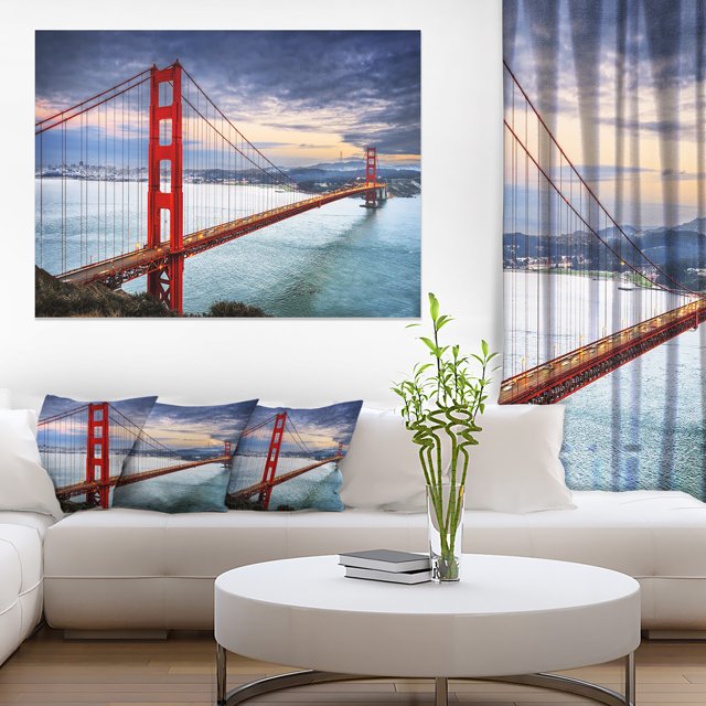 Impression sur Toile Golden Gate under Cloudy Sky - Sea Bridge