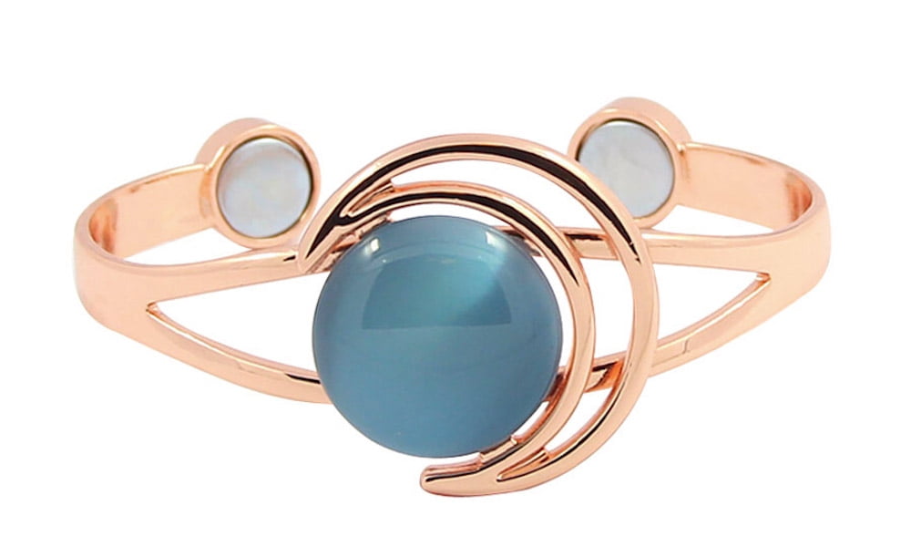 A charismatic cat's eye chrysoberyl is held proudly at the helm of this  modernist ring, throwing off tones of blue, green and yellow. C... |  Instagram