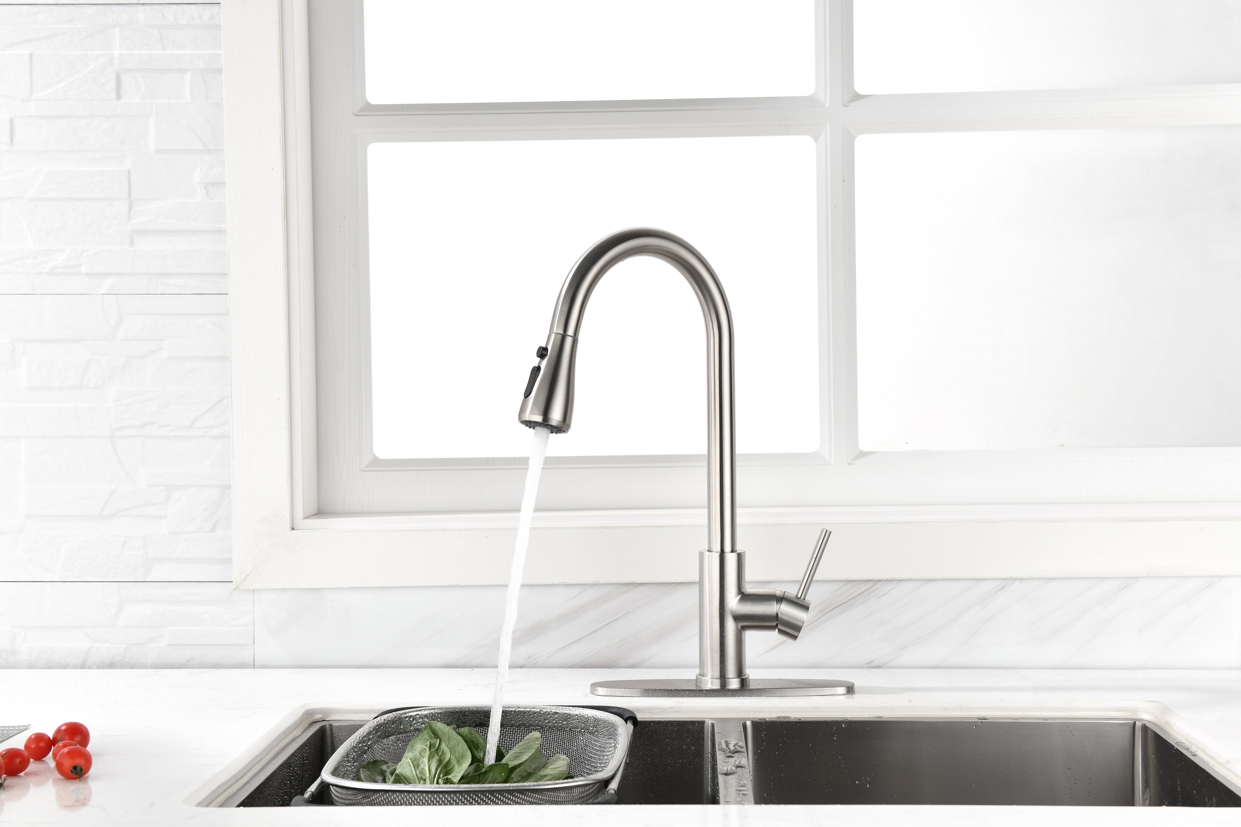 Izzovium Single Handle High Arc Brushed Nickel Kitchen Faucet with Pull Out Sprayer, 360° Swivel Stainless Steel Sink Faucet, Easy Temperature Control