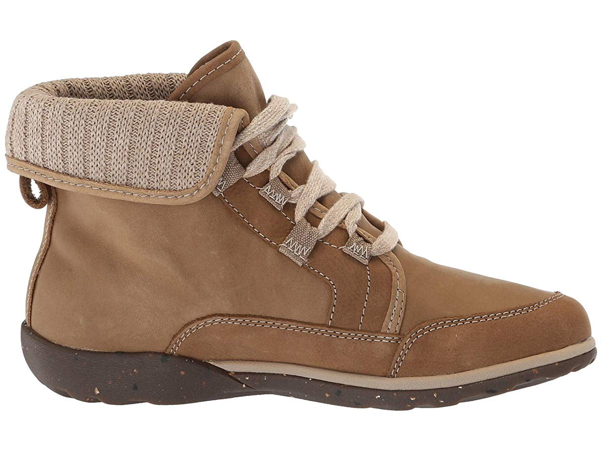 chaco women's hiking boots