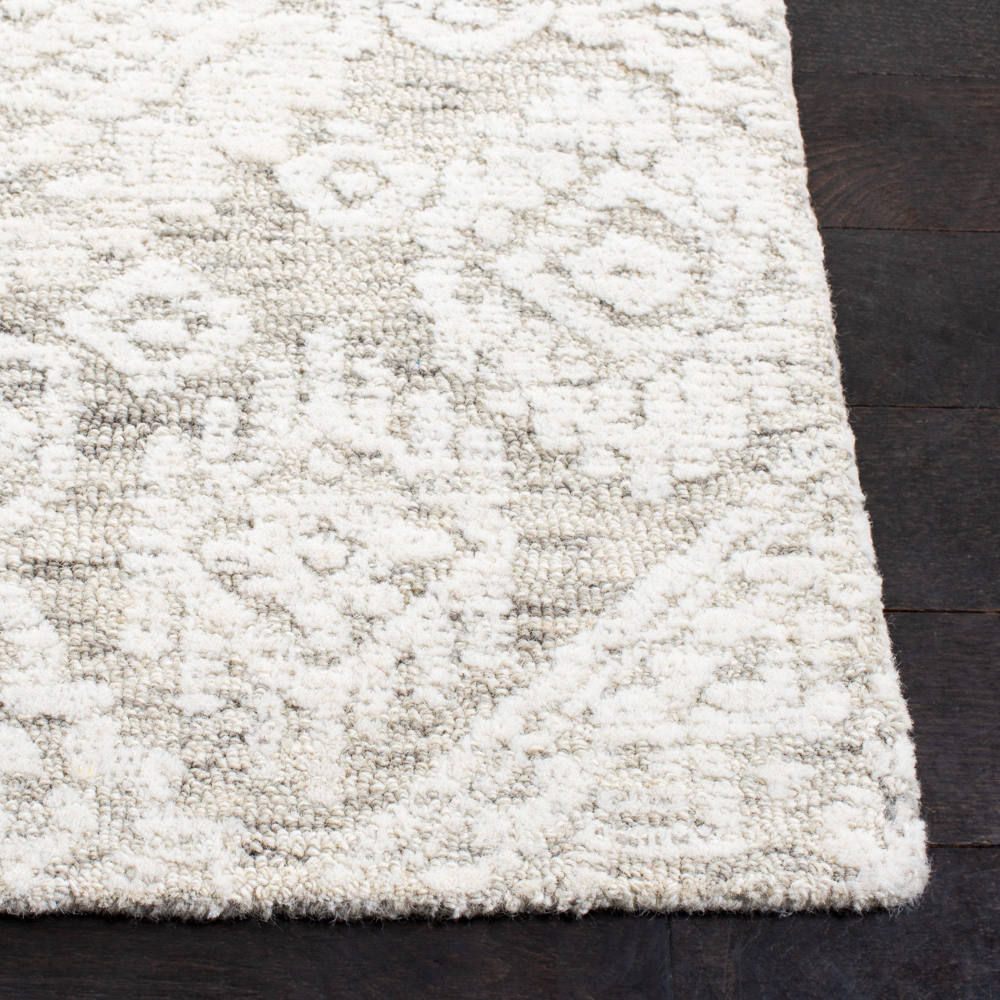 SAFAVIEH Metro Riley Medallion Area Rug, Light Brown/Ivory, 4' x 6'