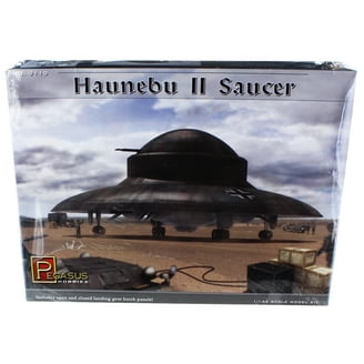 UFOモデルキット 1/72 スケール Toymaker apologizes for selling model of fictional Nazi UFO