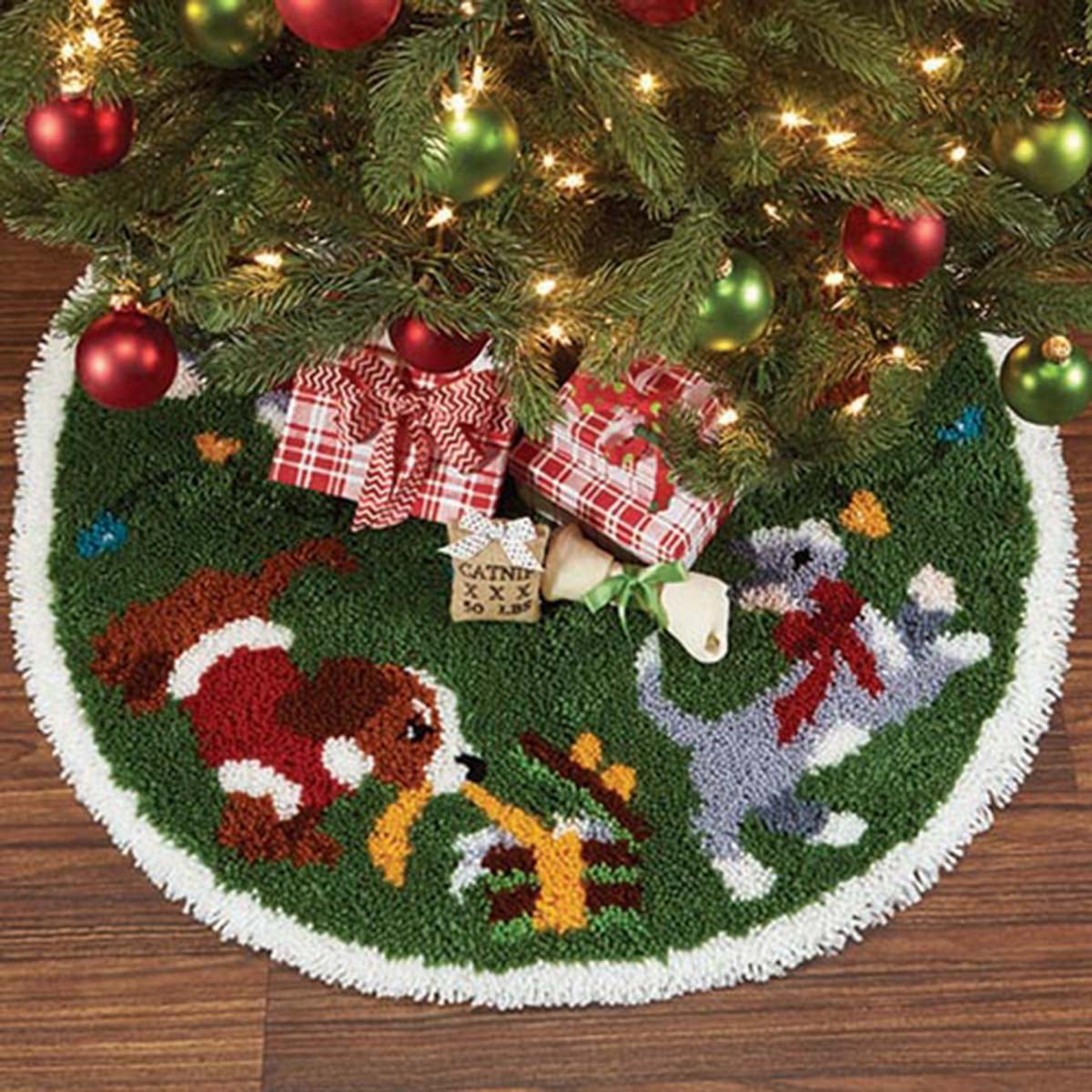 Herrschners Holly Wreath Tree Skirt Latch Hook Kit