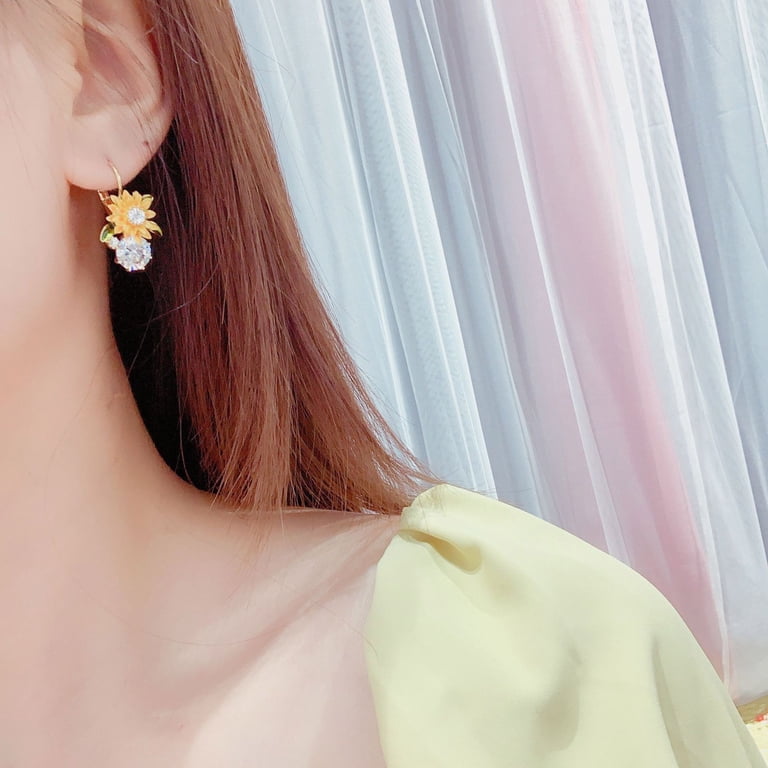 Boho Daisy Earrings For Women - Stainless Steel Sunflower Birth Flower Dangle Earrings, Gift For Mom Sister Friend