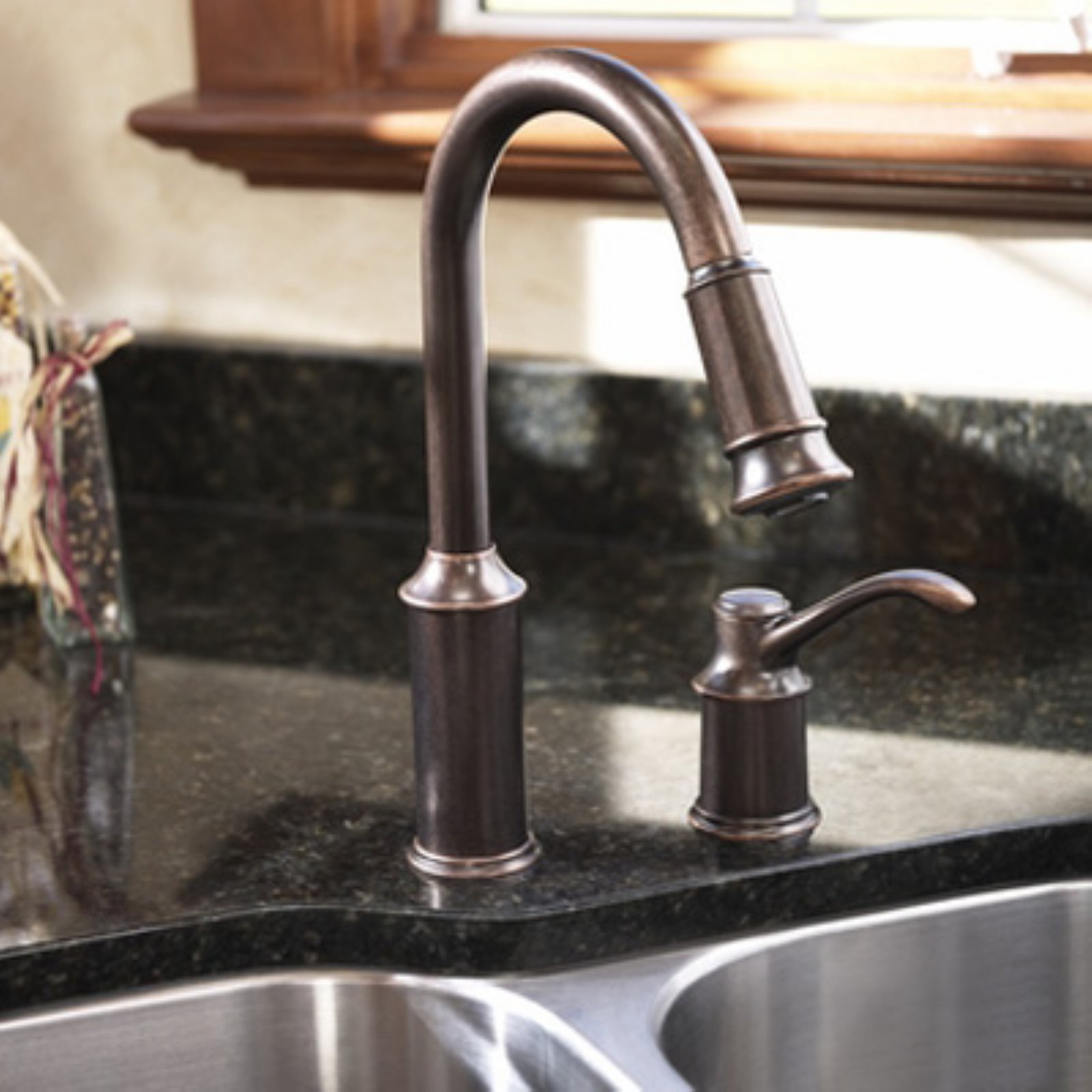 Moen 7590ORB Aberdeen Single Handle Kitchen Faucet with Pullout Spray