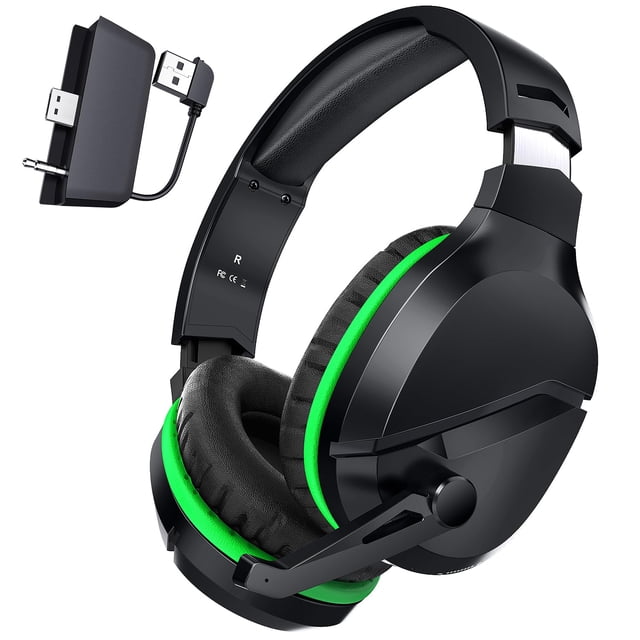 auriculares inalámbricos para juegos wolflaws x3 para xbox series x|s, ps5 Auriculares inalámbricos X3 over-ear negros con aro interior verde, diadema acolchada ajustable y almohadillas de cuero sintético, micrófono abatible y dongle USB 2.4 GHz visible; vista 3/4 frontal; también adecuados para uso con PC y consolas portátiles.