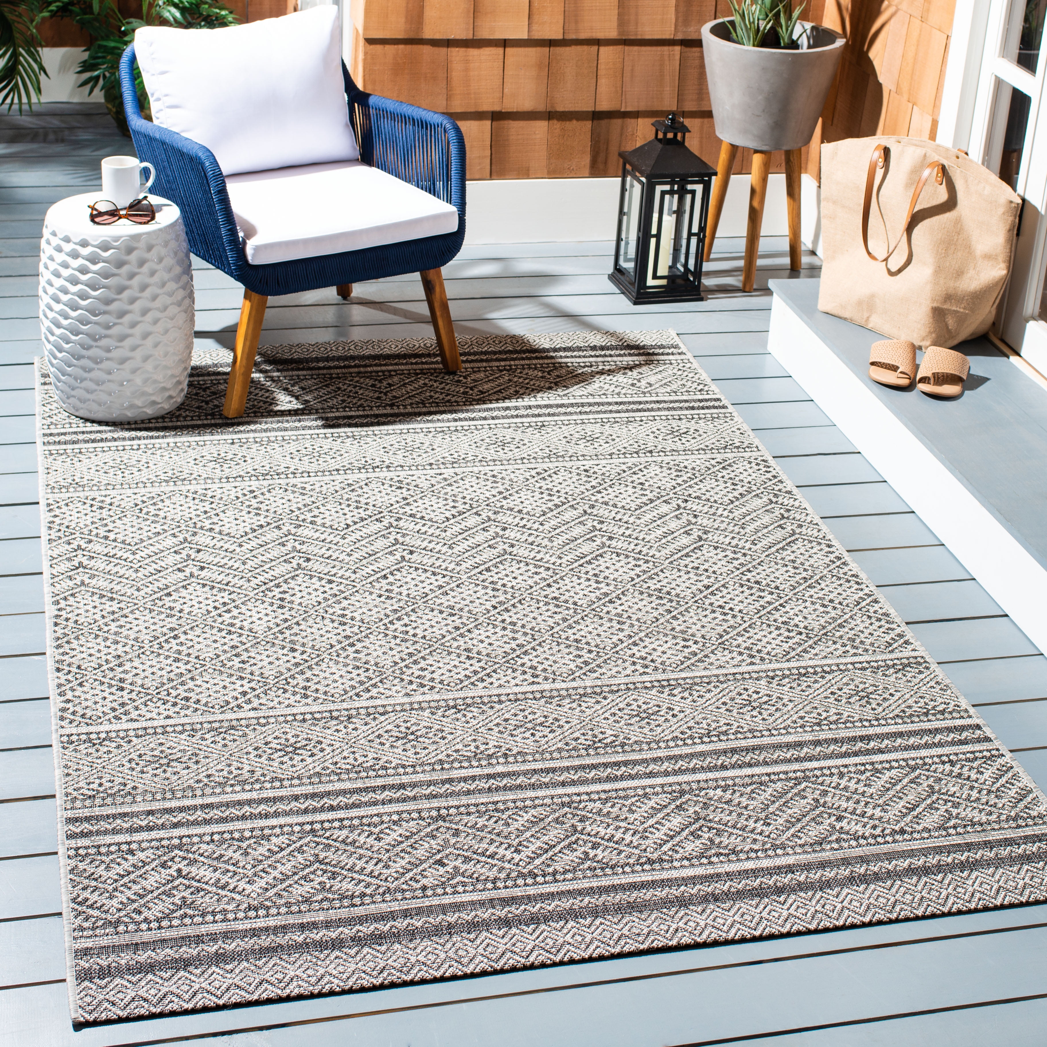 SAFAVIEH Courtyard Eric Geometric Chevron Indoor/Outdoor Area Rug, 5'3" x 7'7", Black/Grey