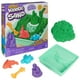 thumbnail image 1 of Set de arena Kinetic Sand, 500 g, verde con almacenamiento y 4 moldes para niños de 3 años o más, 1 of 9