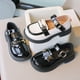 thumbnail image 4 of Zapatos para niños Primavera y Otoño Zapatos negros para niñas pequeñas Zapatos de cuero para niñas Zapatos de princesa de suela suave Zapatos de moda para niños medianos y grandes, 4 of 6