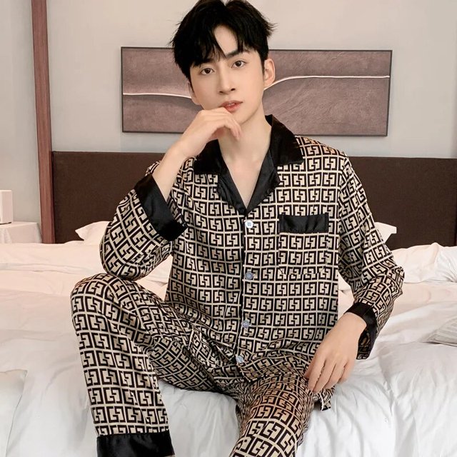 Pijamas finos de seda de hielo para hombre, ropa de casa suelta de lujo, conjunto de pijamas de satén, traje de dormir nocturno para caballeros, primavera y verano