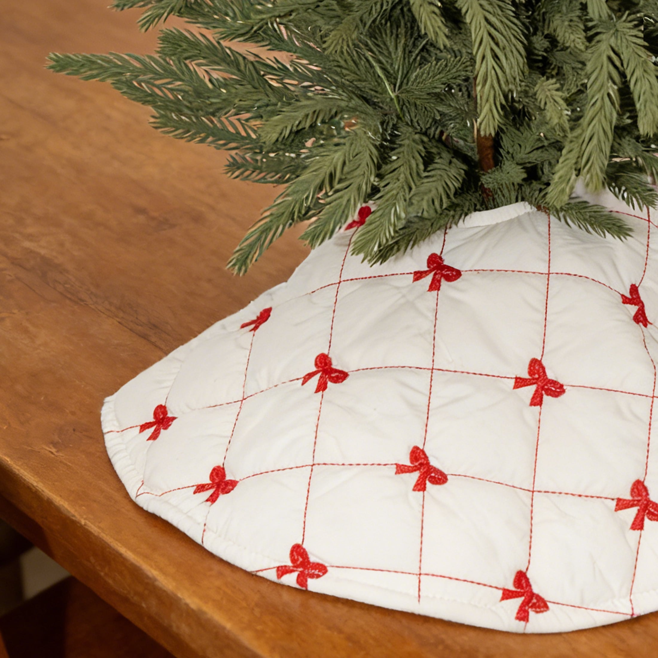 Bows Mini Christmas Tree Skirt, Red and White, 18", by Holiday Time