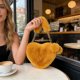thumbnail image 4 of Bolso bandolera de piel sintética con forma de corazón para mujer | Lindo bolso de hombro mullido con correa de cadena | Bolso de mano suave y afelpado para uso diario, 4 of 6