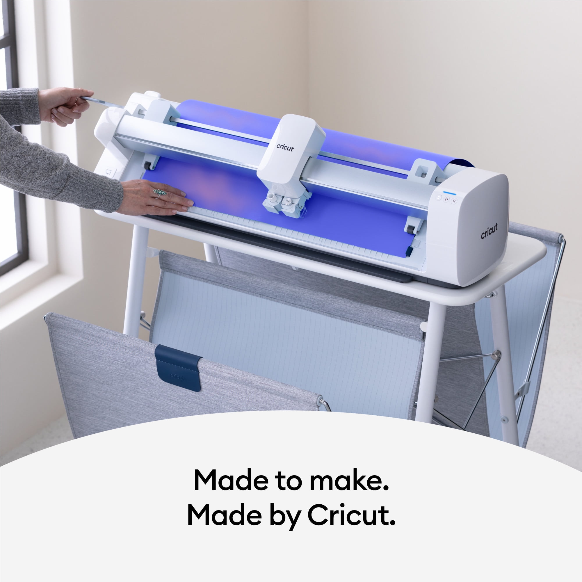 Cricut Venture Smart Iron-On Vinyl Holographic (25 in x 12 ft), 25" x 144"