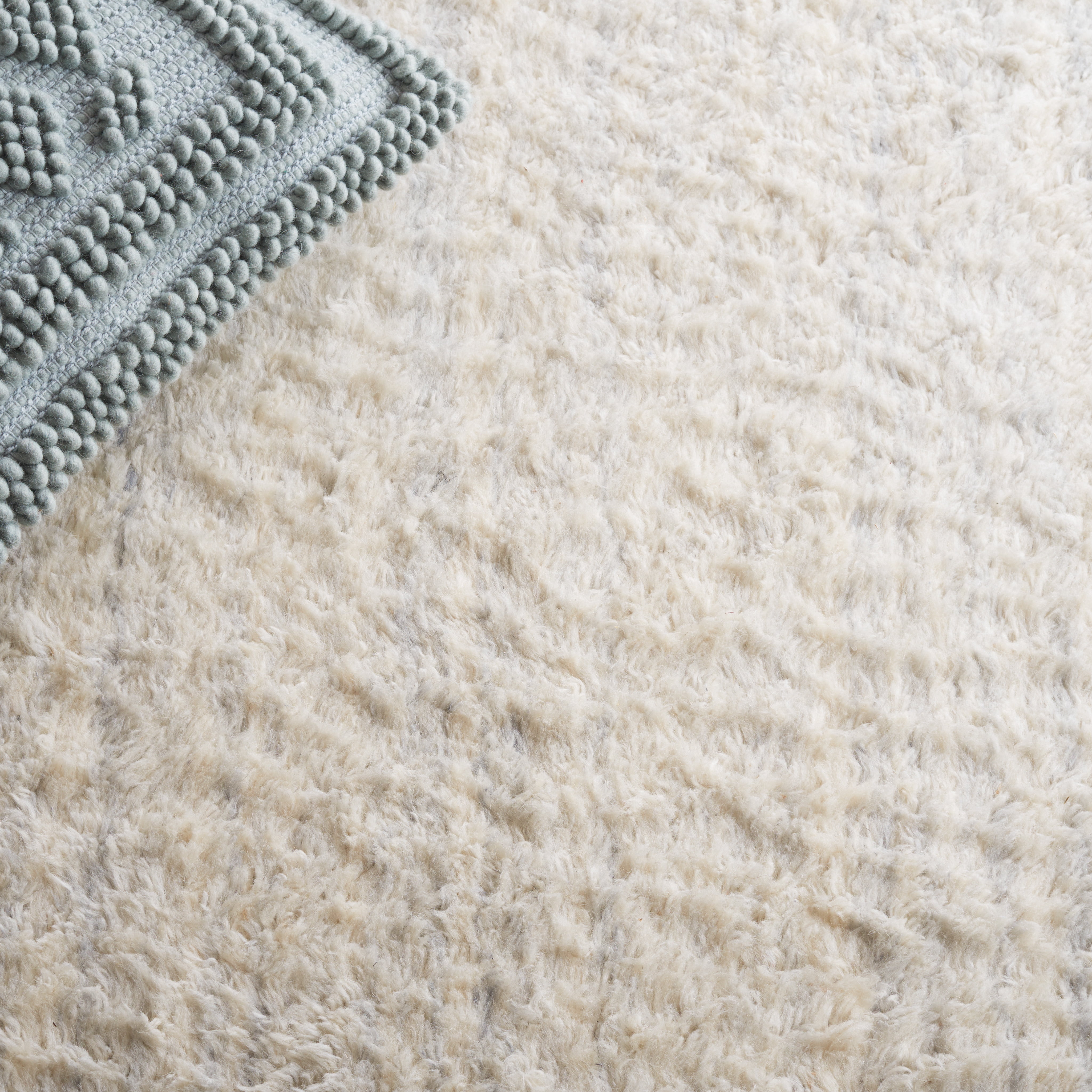 SAFAVIEH Casablanca Keane Solid Area Rug, Silver/Ivory, 6' x 6' Square