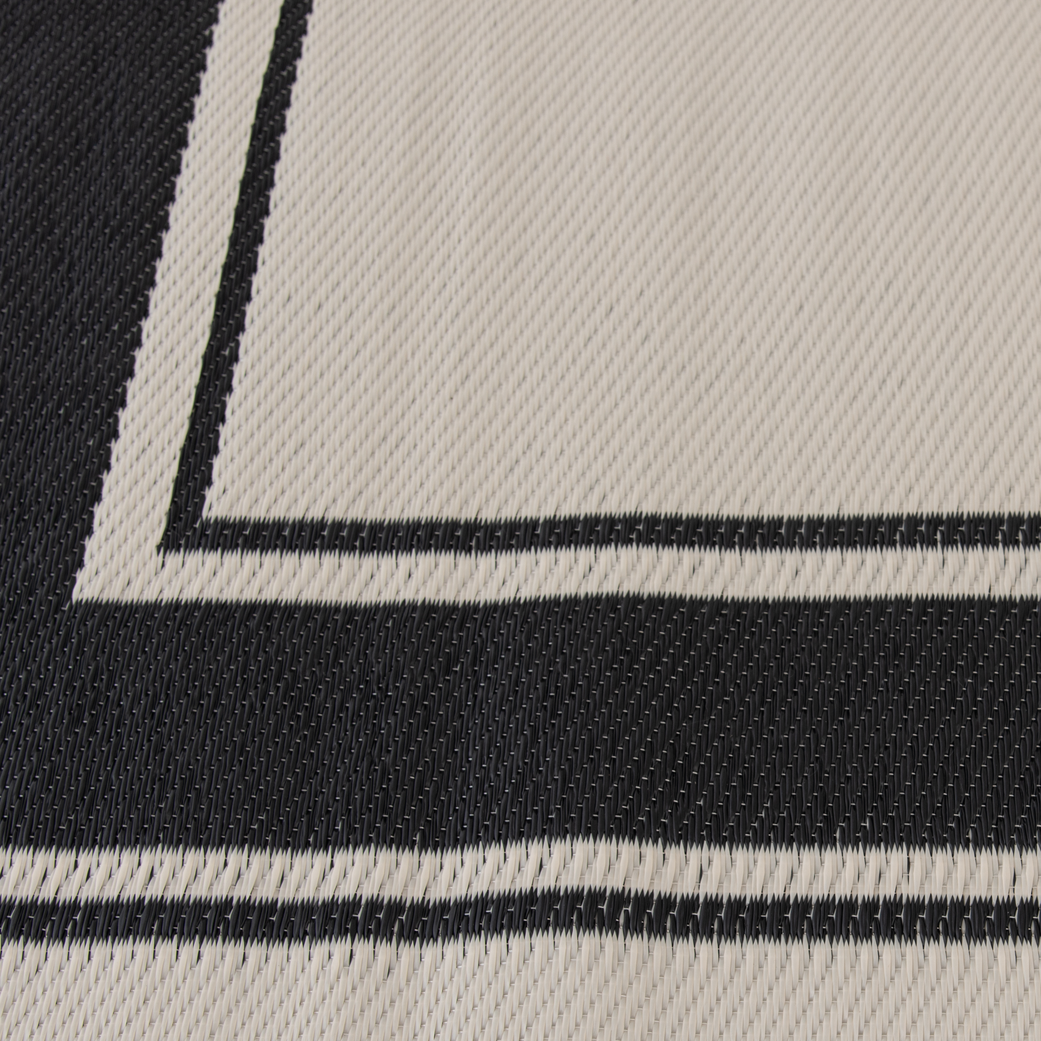 Mainstays Black Border 5'x7' Outdoor Rug photo 2