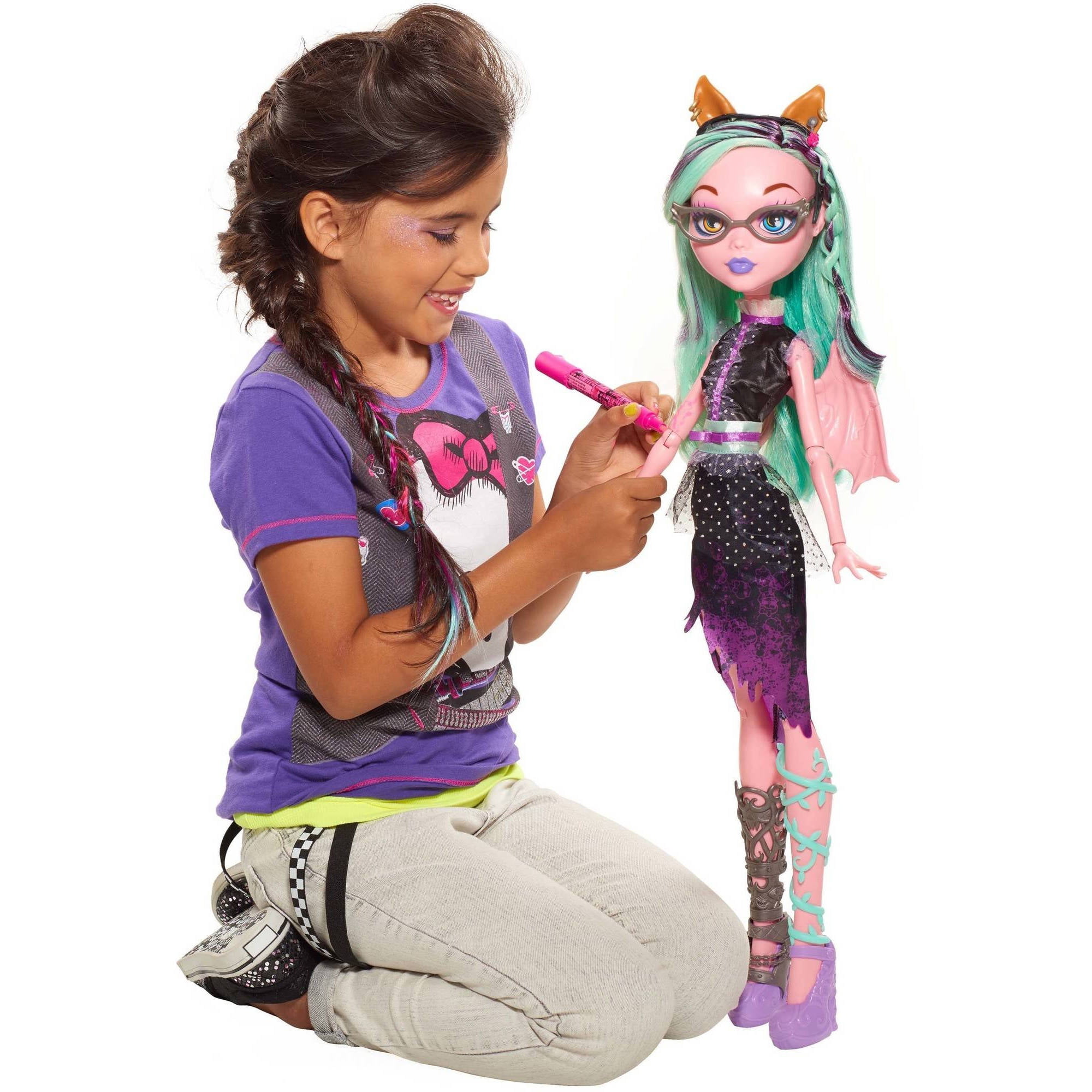 Мир монстр хай. Monster High 70 см Freaky friend. Monster High 70 см Freaky friend розовая. Monster High куклы. Кукла монстр Хай 70 см.