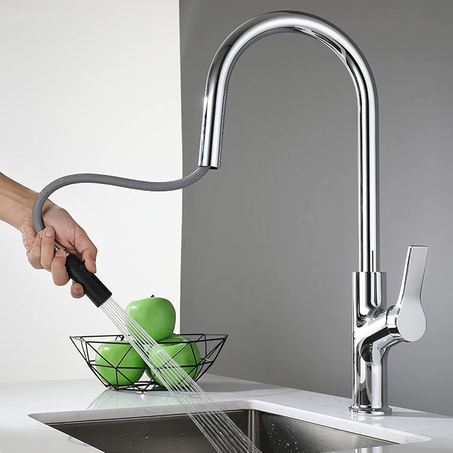 Kitchen Faucets with Pull Down Sprayer, High Arc 360° Swivel Kitchen Sink Brass Chrome Single Handle Kitchen Hot and Cold Water Mixer Tap, Dual Mode Water