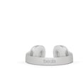 thumbnail image 4 of Auriculares supraaurales inalámbricos beats Solo3 reacondicionados en plata mate, 4 of 5
