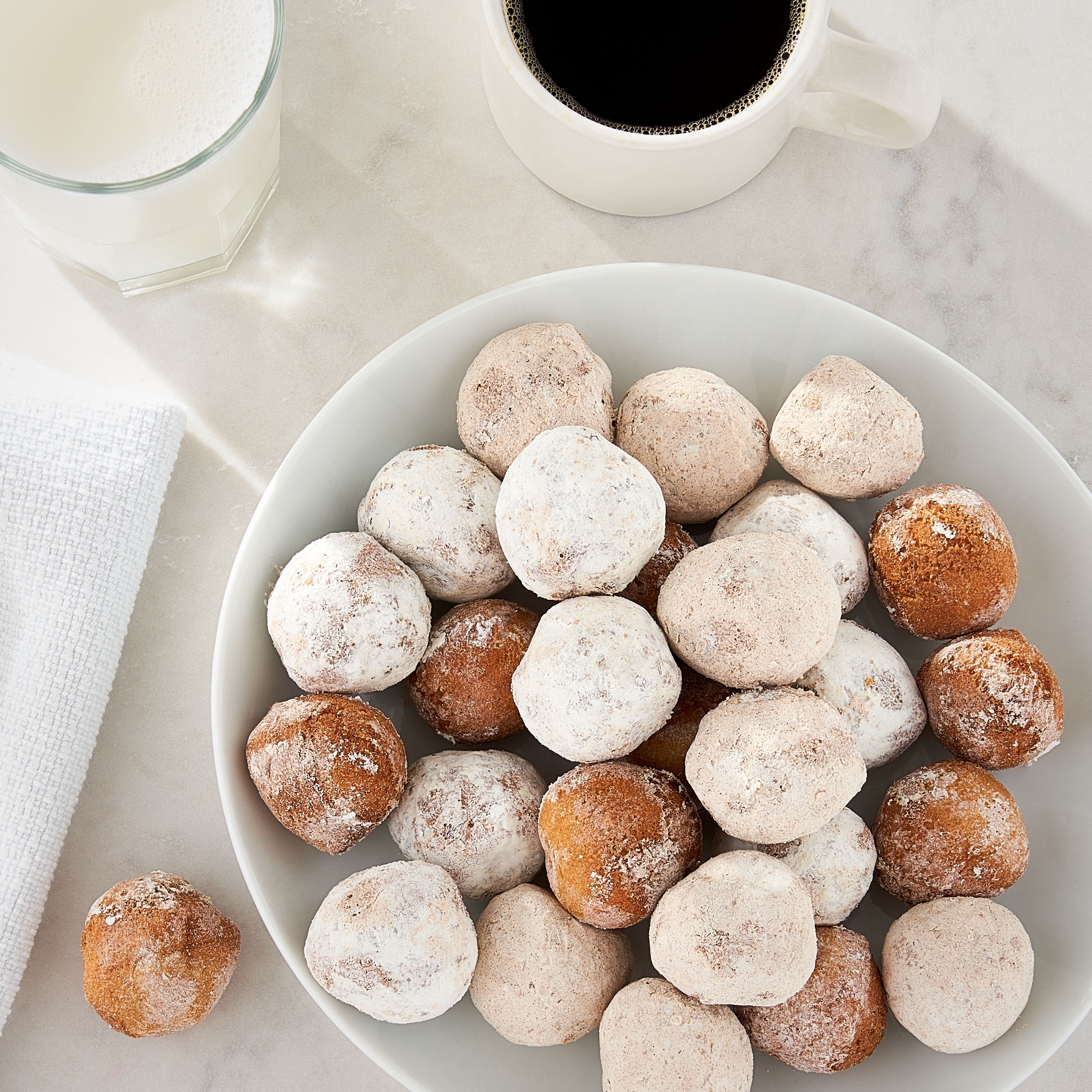 Freshness Guaranteed Assorted Plain, Powdered Sugar, and Cinnamon Sugar Donut Holes, 14 oz, 28 Count