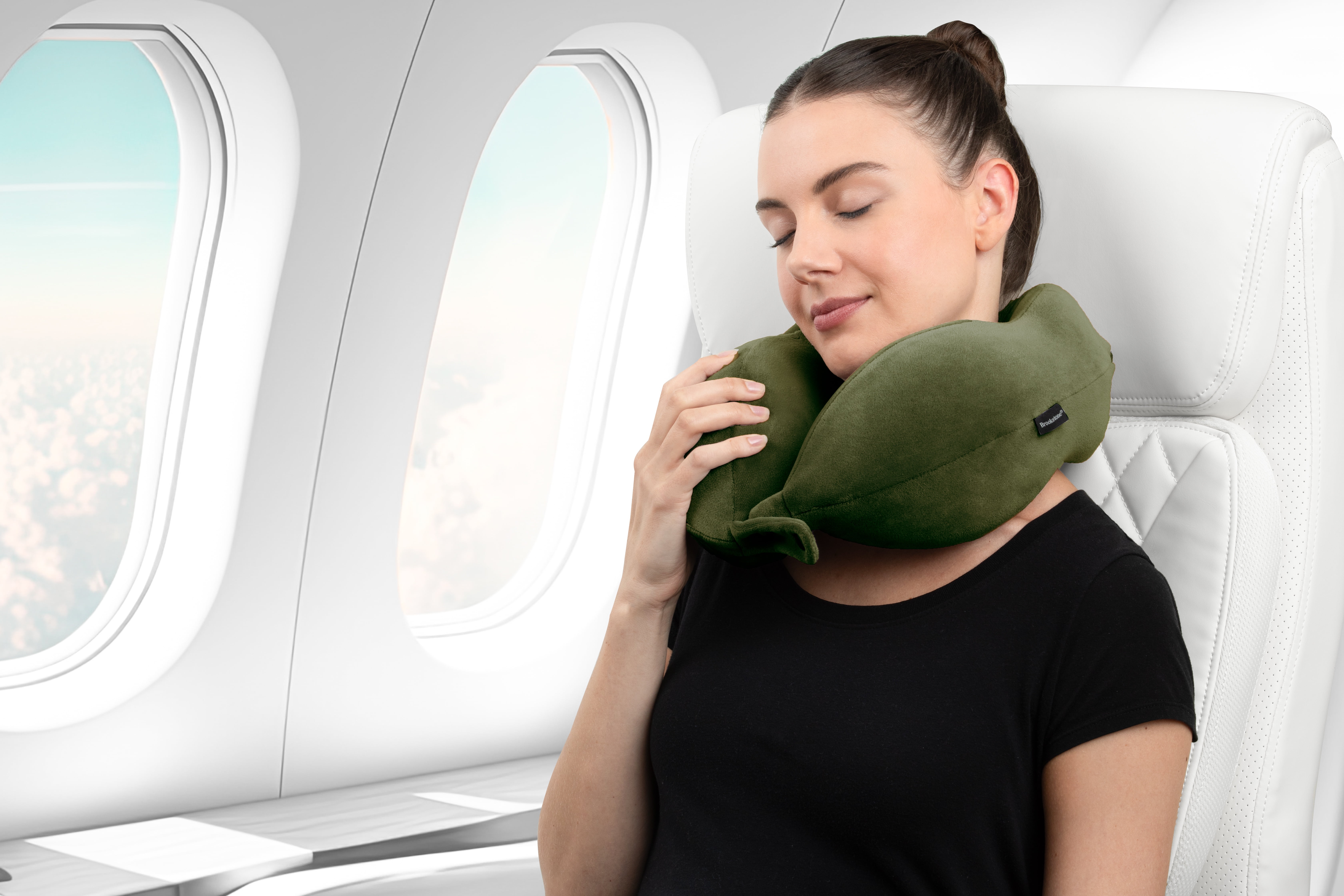 Brookstone Travel Neck Pillow  Contoured Head Memory Foam Neck Support Pillow for Travelling  (图4)