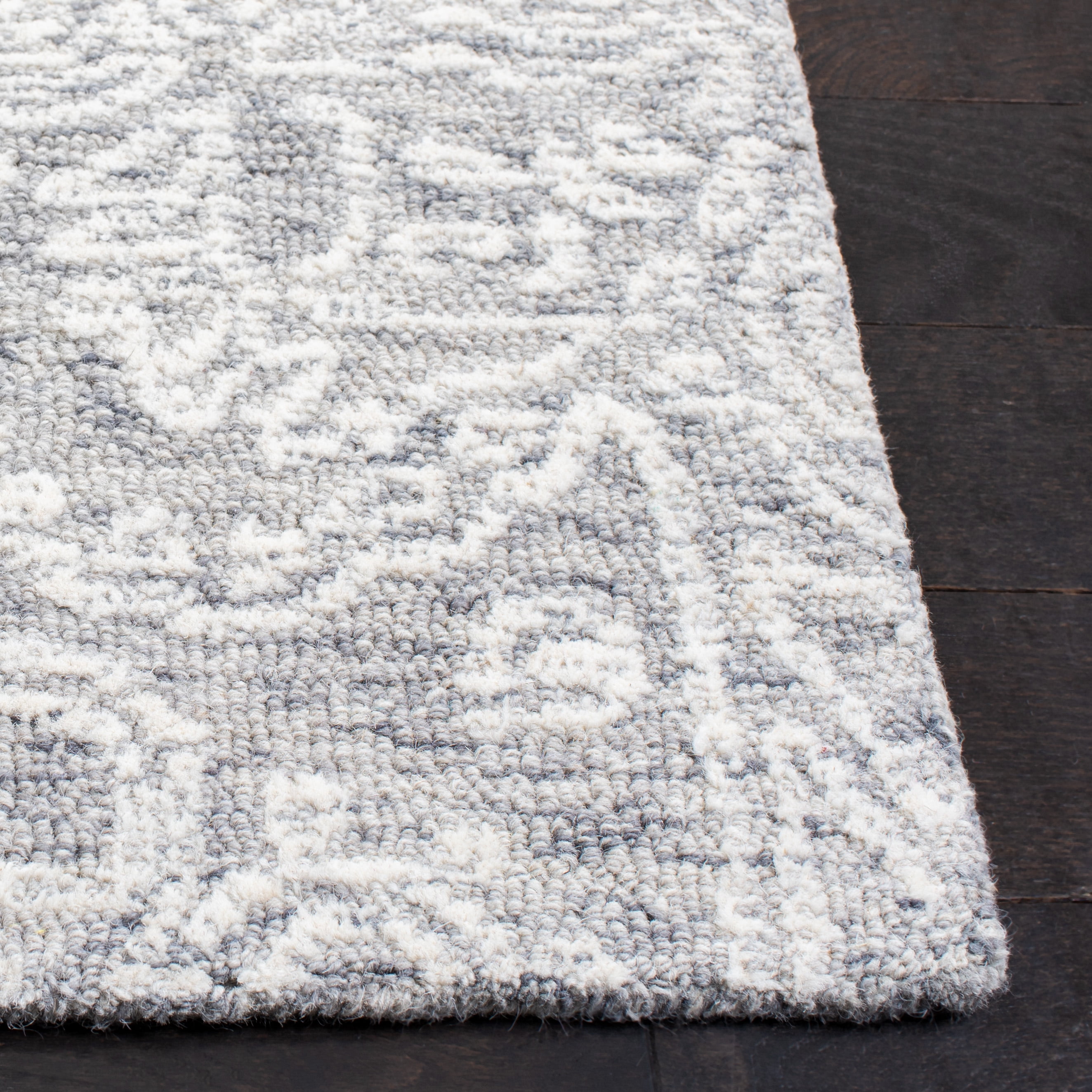 Safavieh Metro Alaois Medallion Area Rug, Gray/Ivory, 4' x 6'
