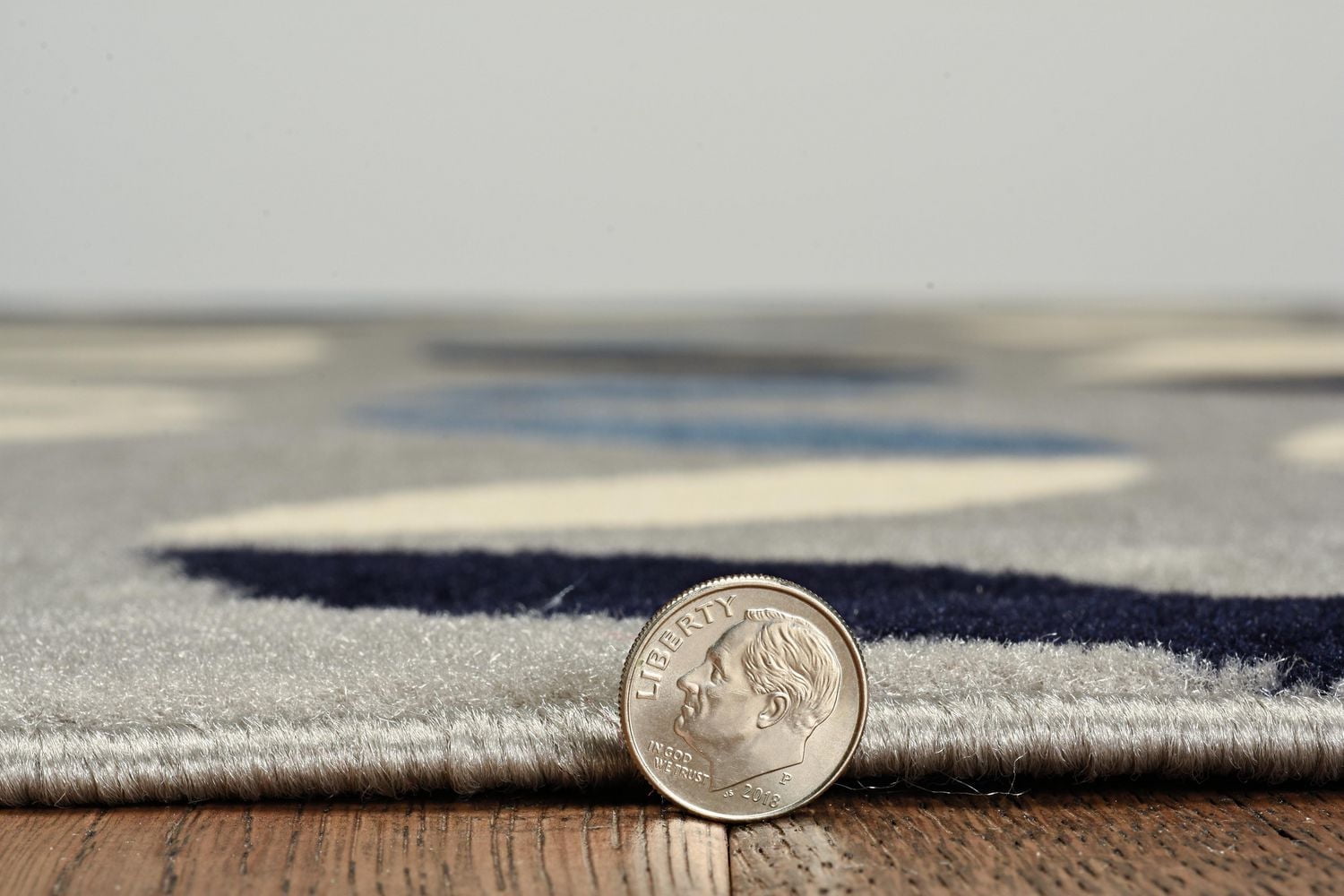 Tapis Capri Conrad gris clair & os de 4 pi 3 po x 7 pi 3 po