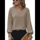 thumbnail image 1 of Camisa Informal Sencilla de Larga con Cuello en V para Mujer, Color Liso, Plisada, con Mangas Farol Caqui M, 1 of 10