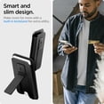 thumbnail image 4 of MagSafe Wallet Spigen tiene capacidad para 3 tarjetas para iPhone 17/12, color negro, 4 of 7